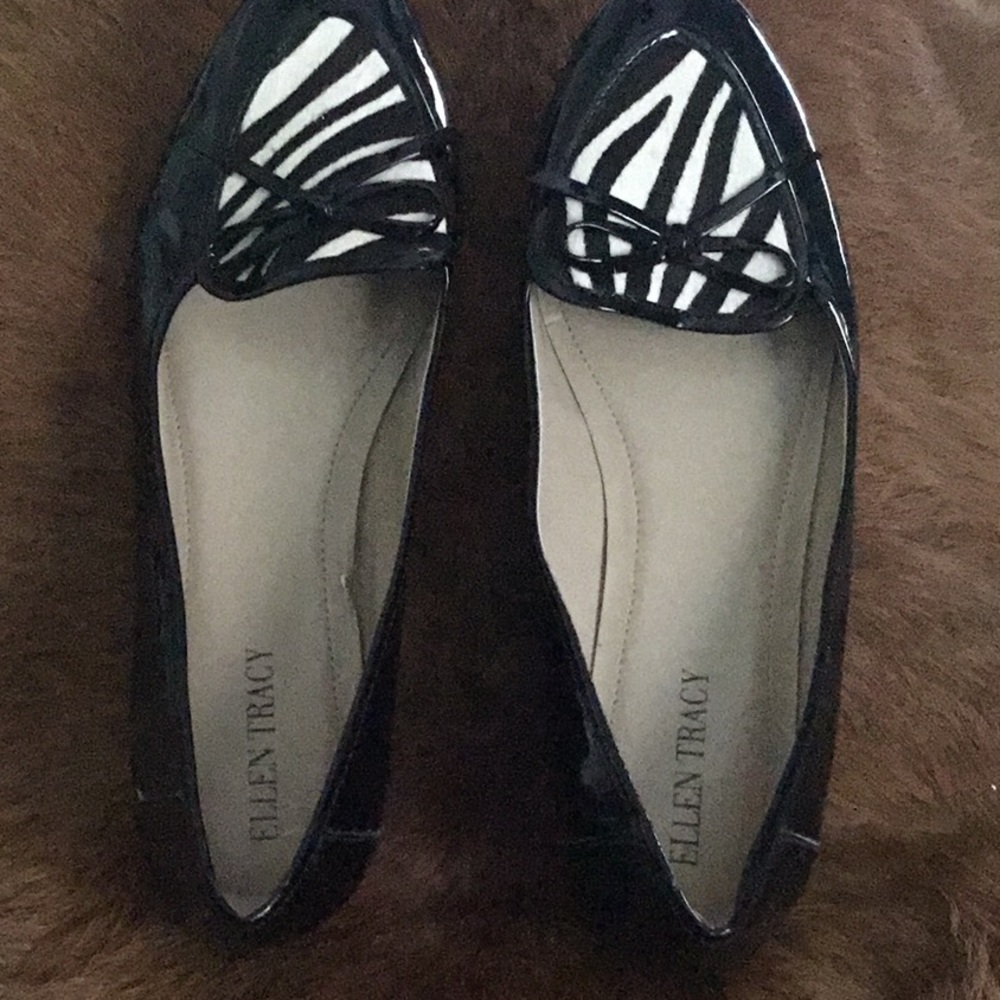 ELLEN TRACY BEAUTIFUL NEVER WORN CLASSY FLATS